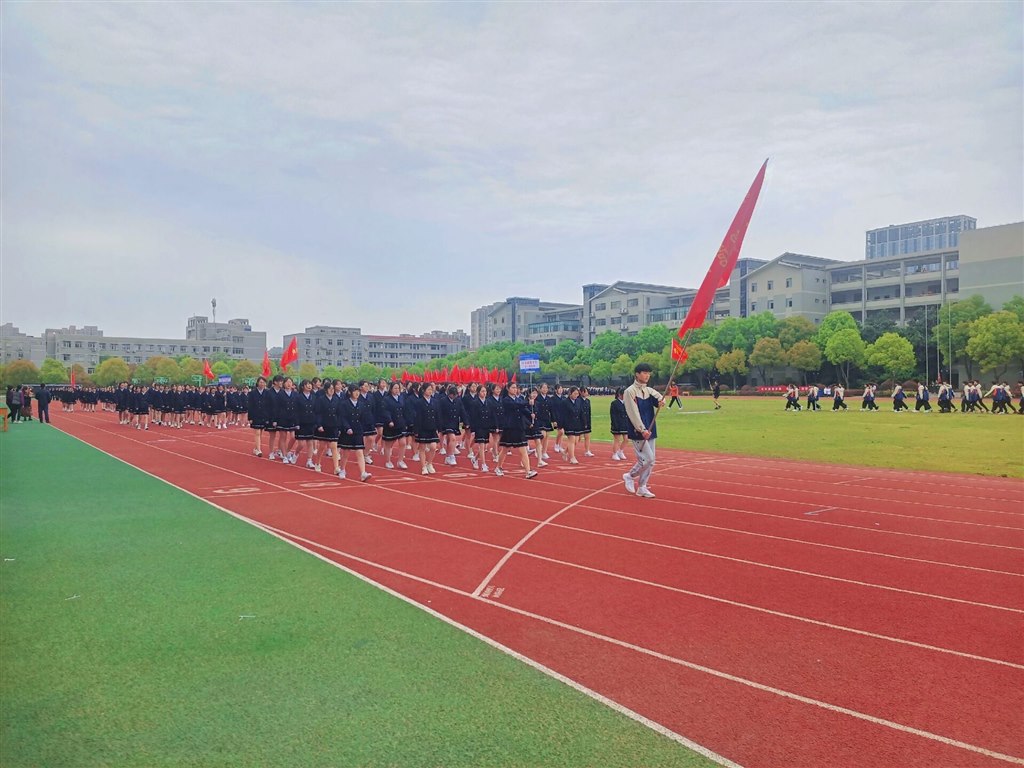 经贸管理学院代表队入场.jpg