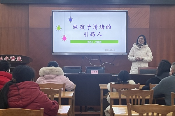 刘老师授课中.jpg