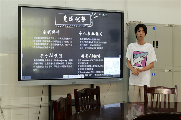 20级同学展示风采.jpg