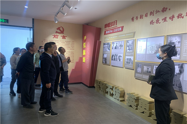 映山红纪念馆参观_副本.jpg