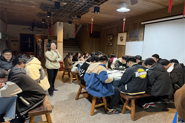 23441班杨晓丽老师速写点评.jpg