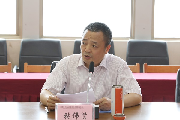 6-2   校企合作联盟就业工作研讨会--张伟贤校长作就业工作汇报.JPG
