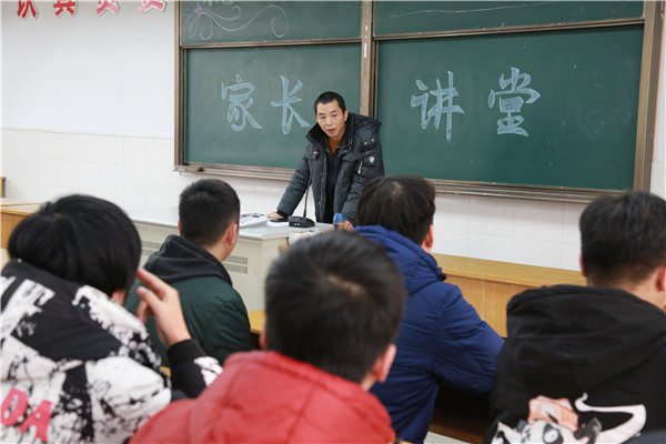 2 杨经理作精彩演讲_副本.jpg