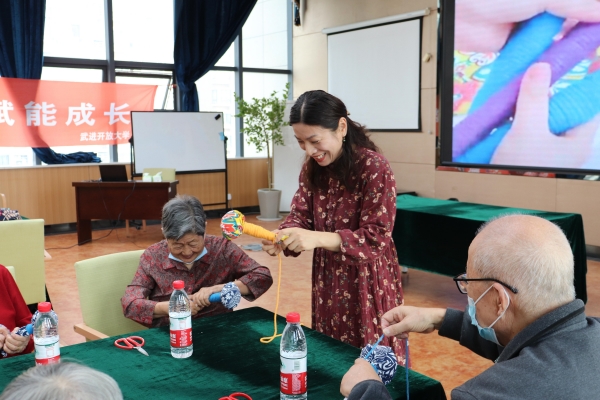 4何老师授课.jpg