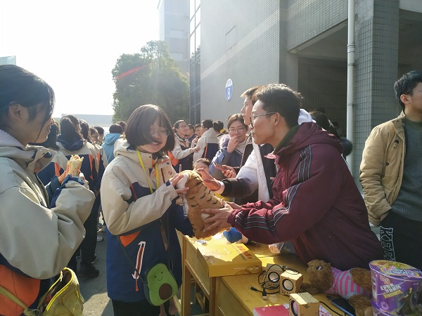 02135141cq65.jpg
