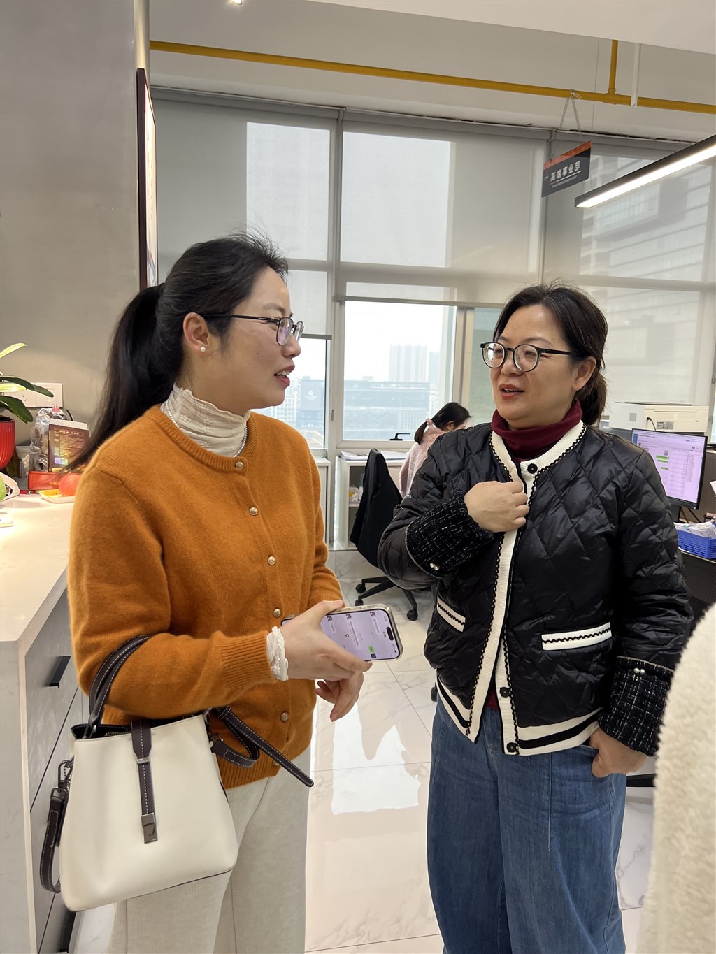班主任和学生交流2.JPG