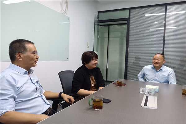 学院领导与韫道公司高层交流谈话.jpg