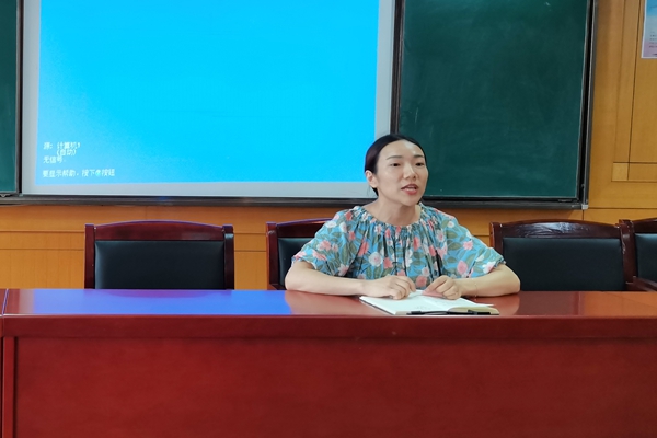 团委书记包老师提出希望_副本.jpg