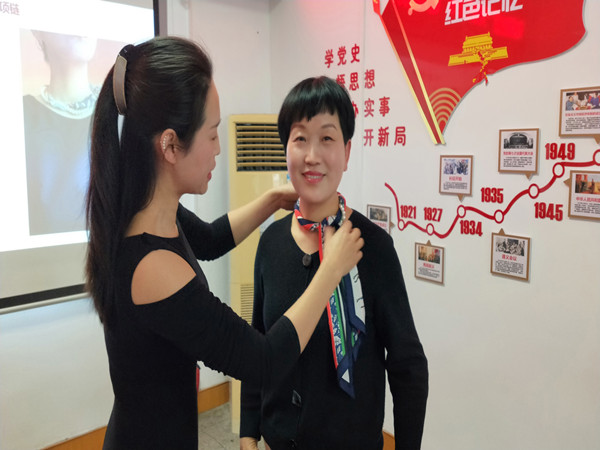花园社区丝巾秀.JPG