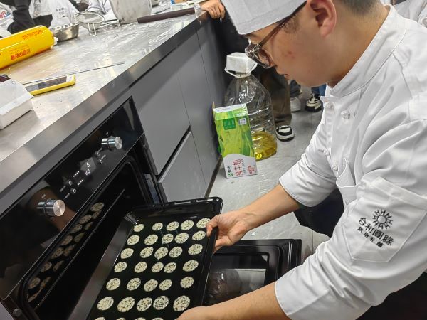6烤制饼干.jpg
