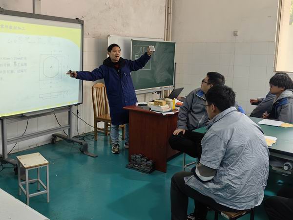 马超老师授课.jpg
