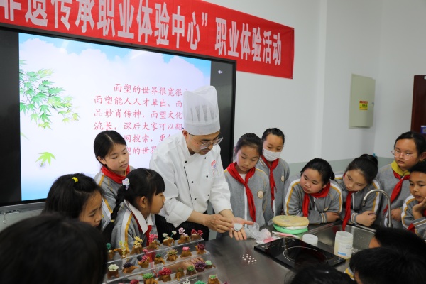 4老师授课.JPG