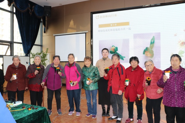 7全体合影.JPG