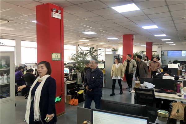 1参观企业工作场所_副本.jpg