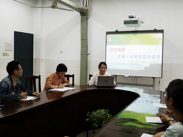 工作室领衔人高景瑞老师主持活动.jpg
