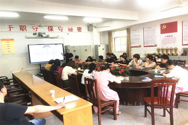 2讲座活动现场.jpg