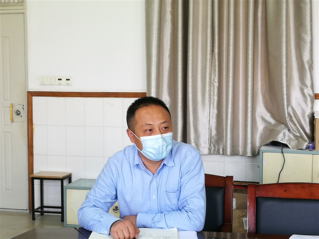 唐副院长主持会议.jpg