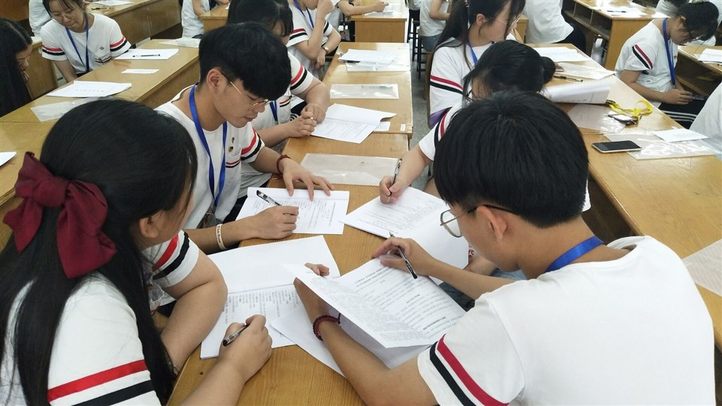 代表分组讨论.jpg