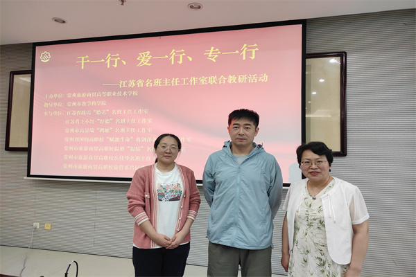 3工作室成员合影.jpg