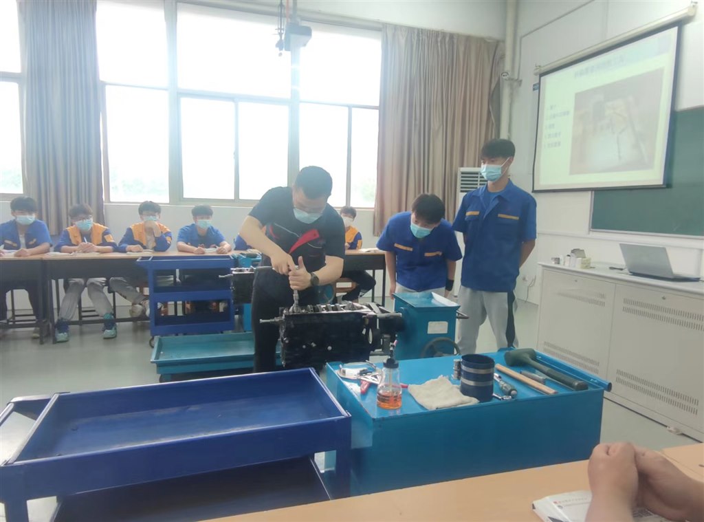 教师示范.jpg