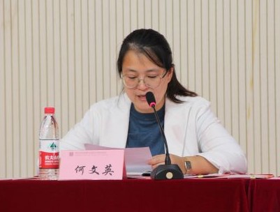 学生科副科长何文英宣布获奖情况1.jpg