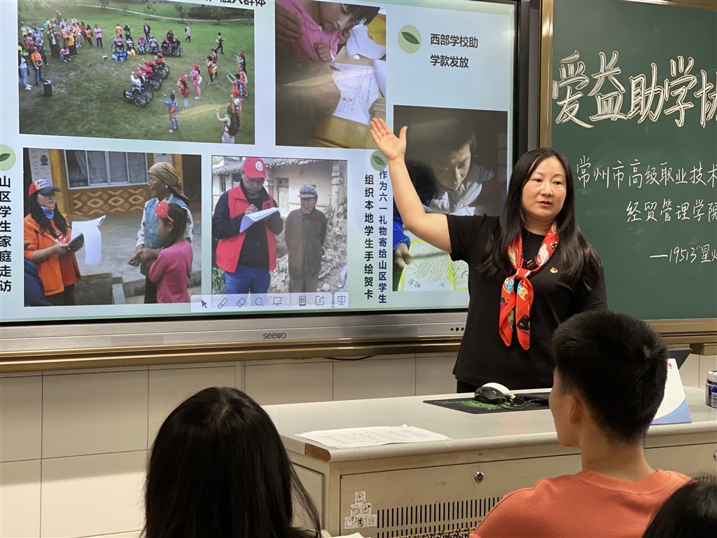 李敏会长精彩讲座.jpg