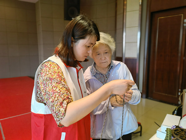 2编手绳.JPG