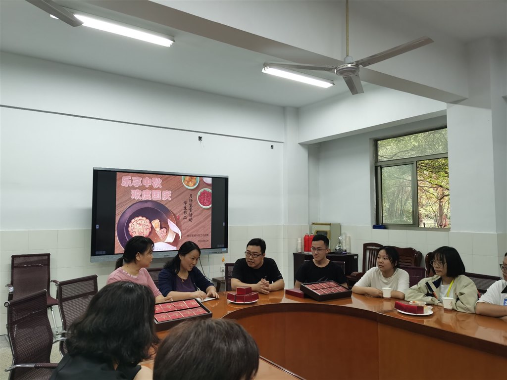 王书记主持活动.jpg