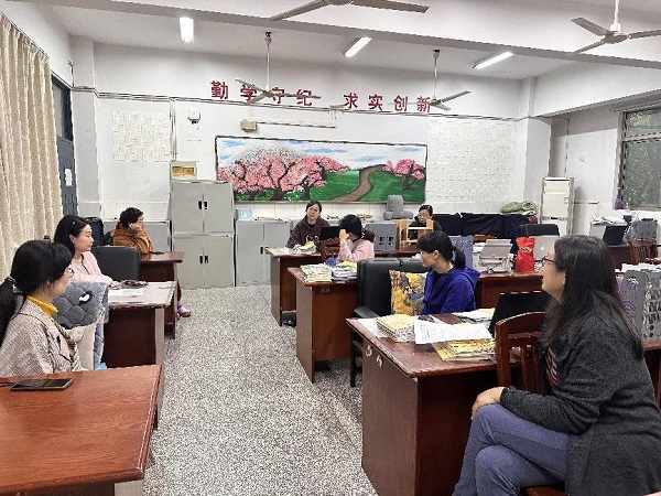 英语教研活动1.jpg