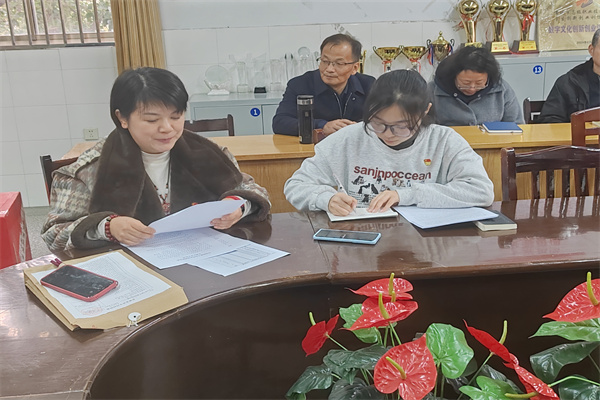 2 张宏副书记介绍王菲同志情况.jpg