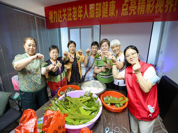 4、包粽子.JPG