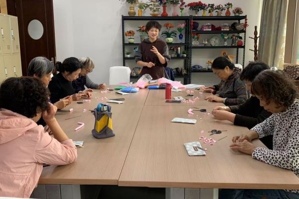 1华老师授课中.jpg