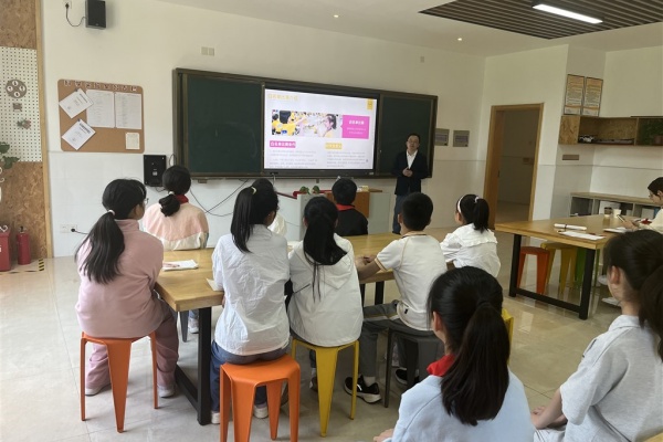 庄老师授课中.jpg