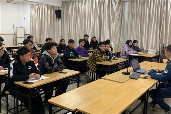 张青老师带领大家共同学习_副本.jpg