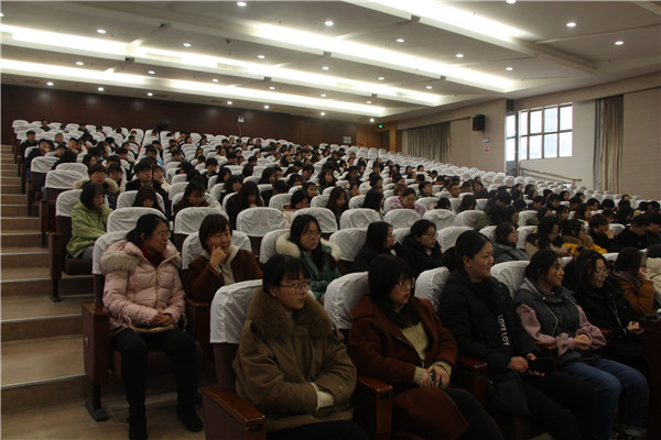 4全体实习生聆听报告_副本.jpg
