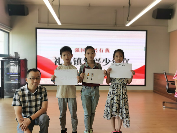 2学生绘画展示.jpg