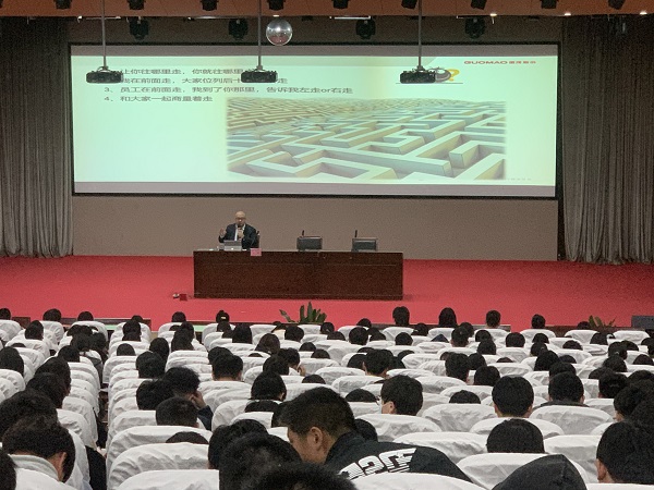 讲座现场.png