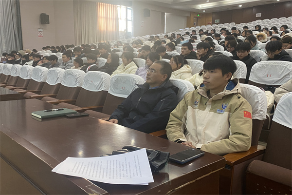2  吴仁玉院长出席会议.jpg