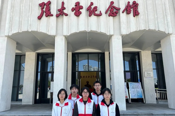 参观红色基地5_副本.jpg