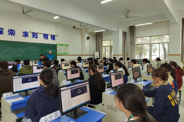考试现场.jpg