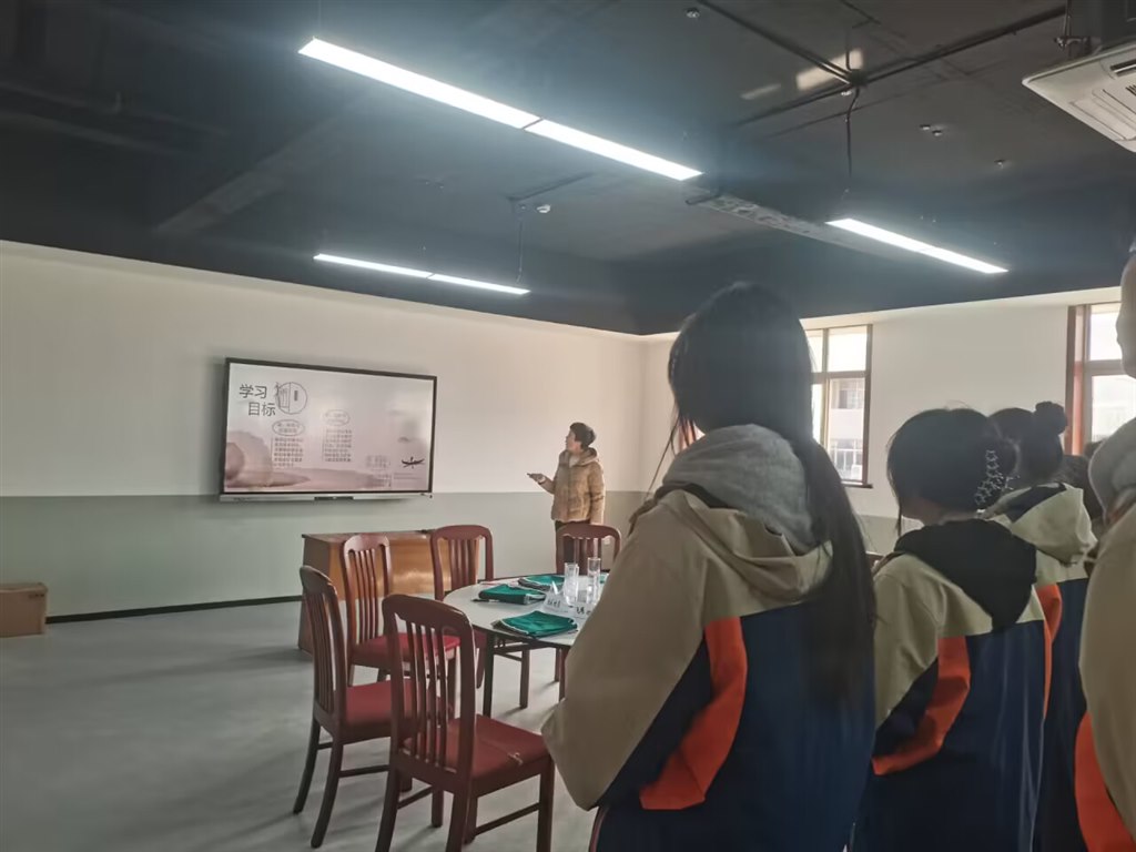 马华燕老师上课照片.jpg