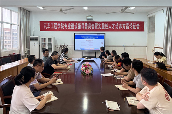 主题党日活动杨志豪领学_副本.jpg