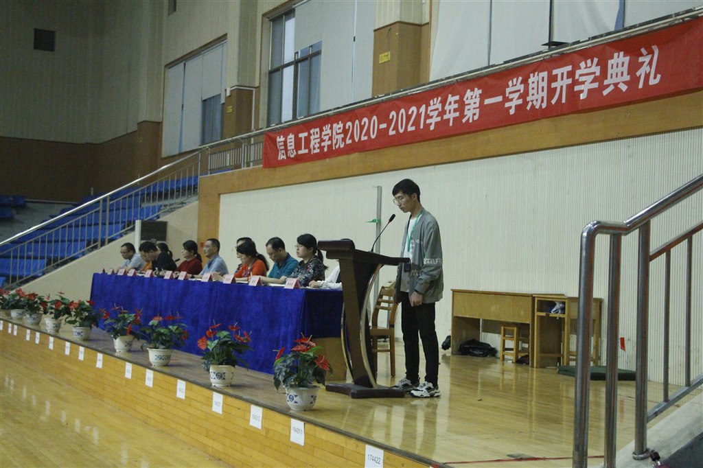8新生代表讲话.JPG