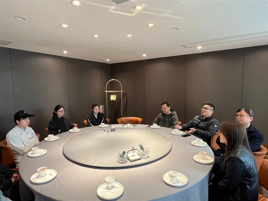莫图鲁尼座谈会.JPG