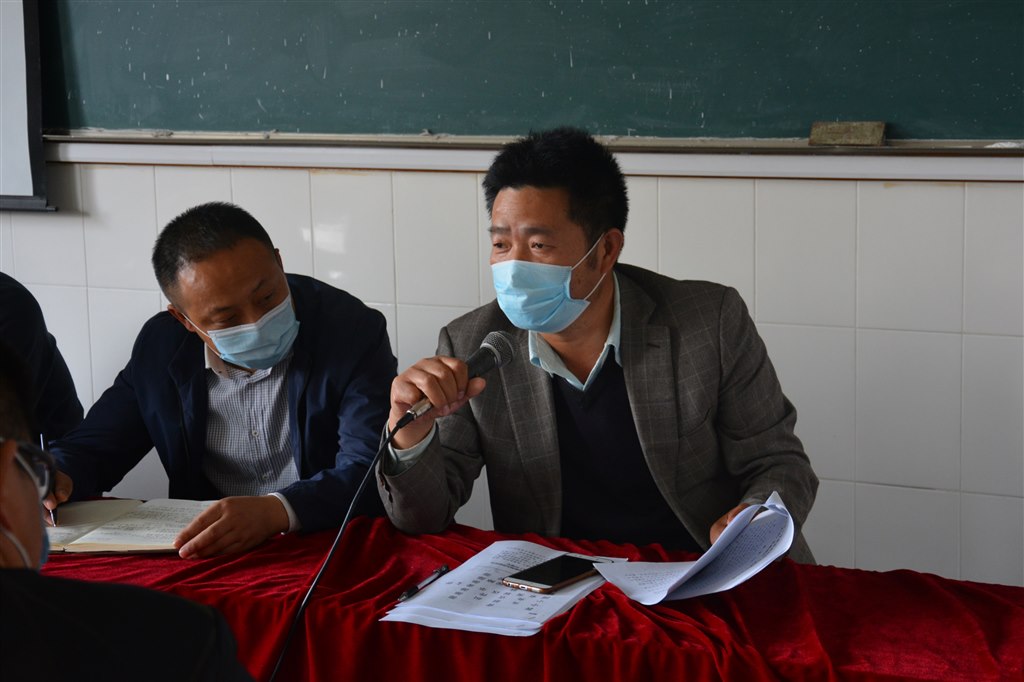 汽车学院分工会主席傅从祥主持专题学习.jpg