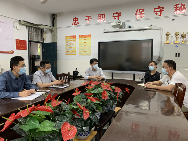 3.信息学院座谈会现场.png