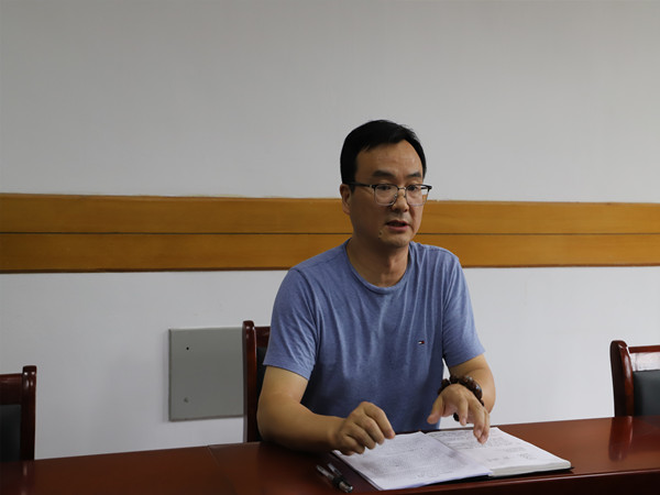 1吴文杰院长主持会议.JPG