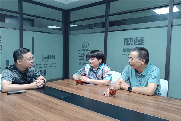 学院领导与淘客乐周总深切交谈3.jpg
