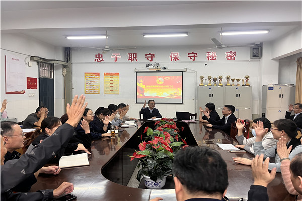 代表举手表决_副本.jpg