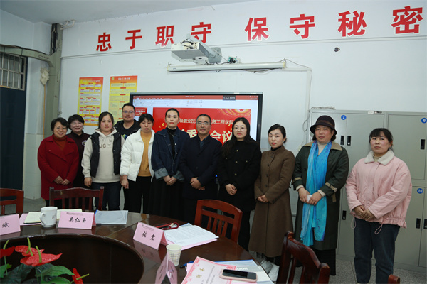 5新任家委合影.jpg